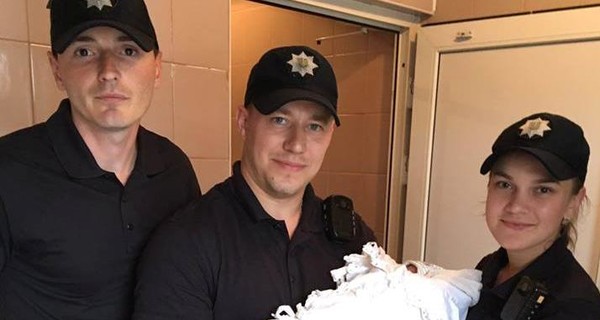 На Закарпатье полицейские нашли в вокзальном туалете младенца