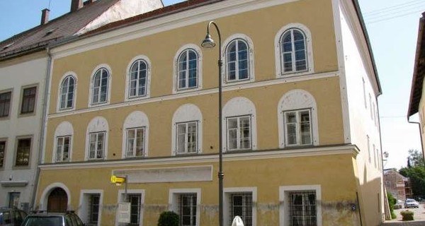 Власти Австрии хотят снести дом, в котором родился Гитлер