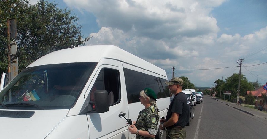 Из-за забасовки поляков на границе пробки, украинцы стоят по 16 часов
