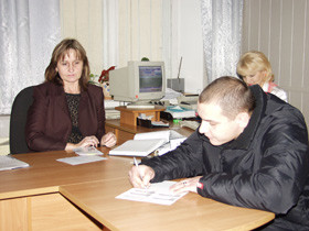 Житель Ровно получил 30 загранпаспортов 