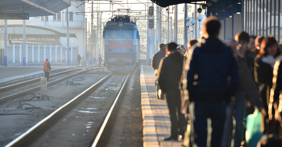 В Киеве на 3 часа задержали поезда из-за поломки гладильной машины