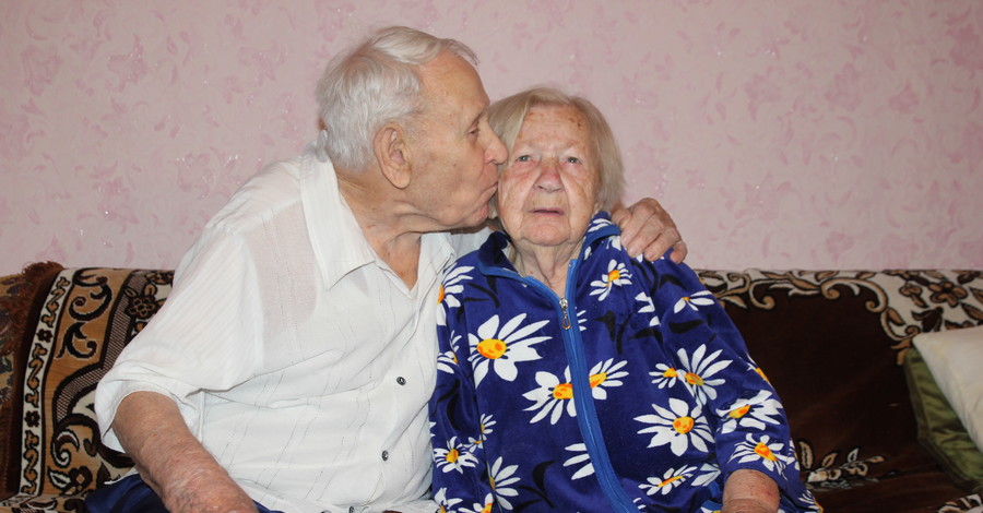 Столетние супруги прожили вместе 75 лет