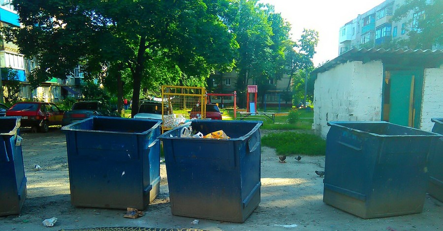 В Харькове на мусорке нашли мертвого питона