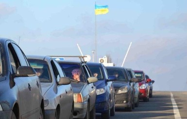 На въезде в Крым образовались пробки, пограничники усилили проверки