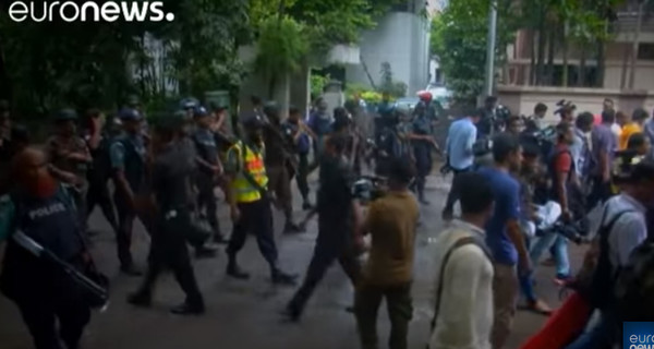В Багнладеш боевики захватили кафе, убиты 26 человек