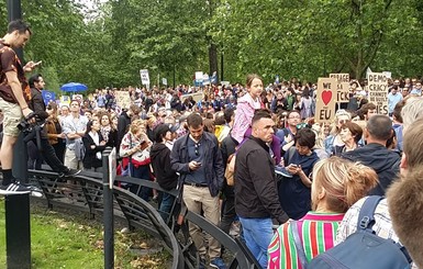 В Лондоне десятки тысяч жителей протестуют против Brexit