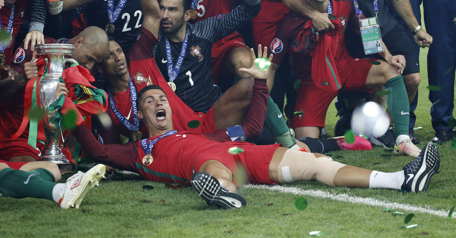 Слезы горя и счастья Криштиану Роналду: Португалия – чемпион! 