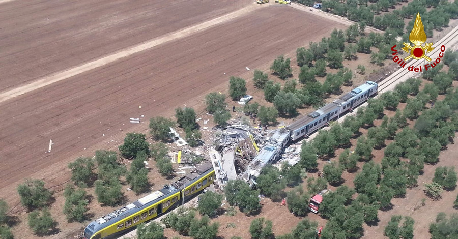 Число жертв столкновения поездов в Италии возросло до 27-ми