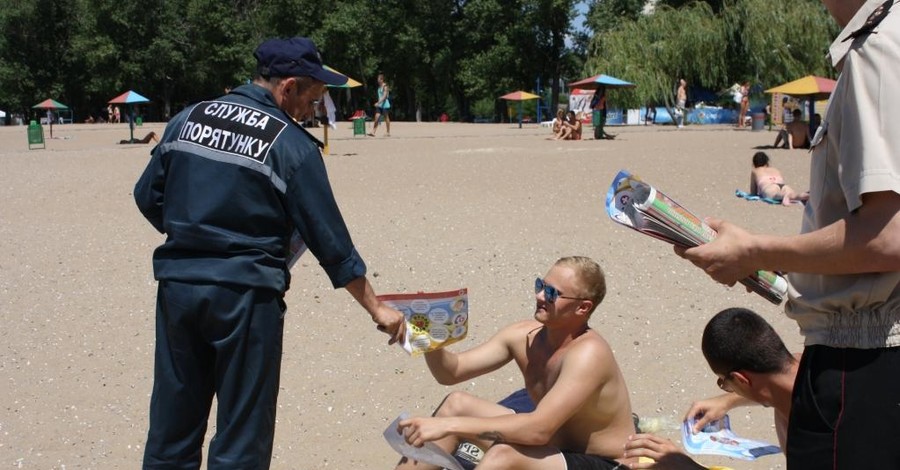 Запорожские медики спасают от жары по 60 человек в день