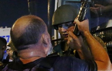 В Турции арестованы 130 военных, убит генерал повстанцев