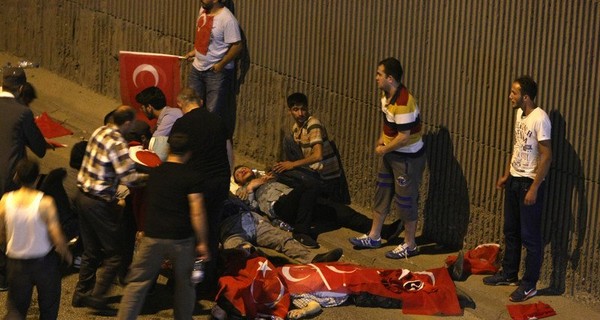 Число жертв в Турции возросло до 60 человек