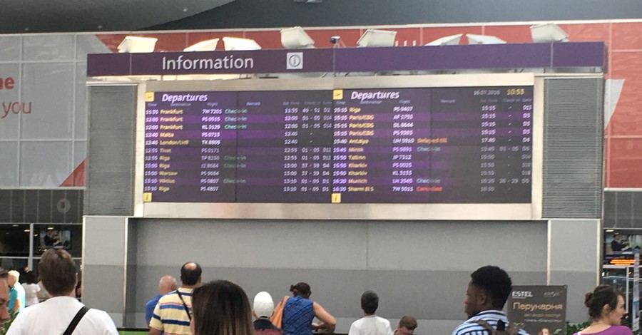 Консул: в аэропорту Стамбула находятся около 80-ти украинцев