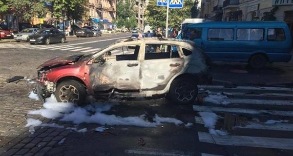 Полиция пока не называет версии взрыва машины Павла Шеремета