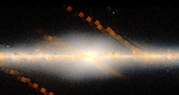 Ученые обнаружили огромный крест в центре Галактики