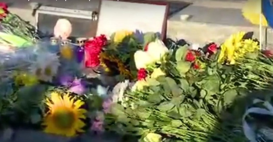 Сотни киевлян вышли на Майдан почтить память Павла Шеремета