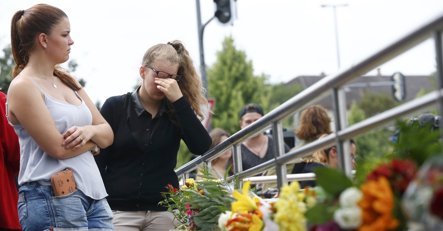 В Мюнхене объявлен траур в связи с расстрелом в торговом центре