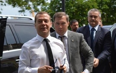 Украина направила России ноту протеста из-за визита Медведева в Крым