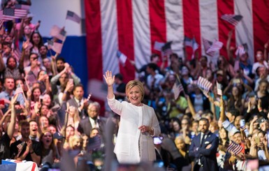 Хиллари Клинтон официально стала кандидатом в президенты США 
