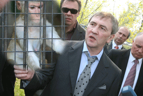 Черновецкий выписал обезьянам 34 миллиона гривен 