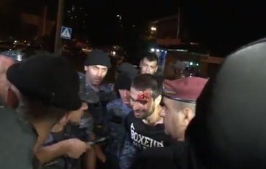 В Ереване начались столкновения между полицией и участниками протеста