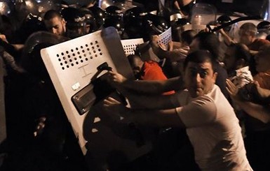 Столкновения в Ереване: полиция задержала 50 человек