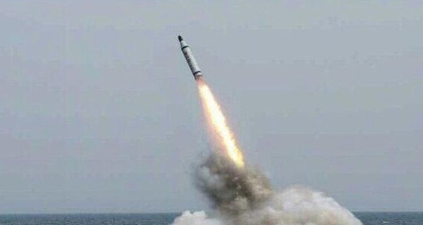 Ракета Ким Чен Ына упала недалеко от территории Японии