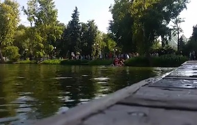 Гибель российского десантника в пруду попала на видео 