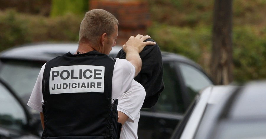 Во Франции заключенный взял в  заложники своего сокамерника