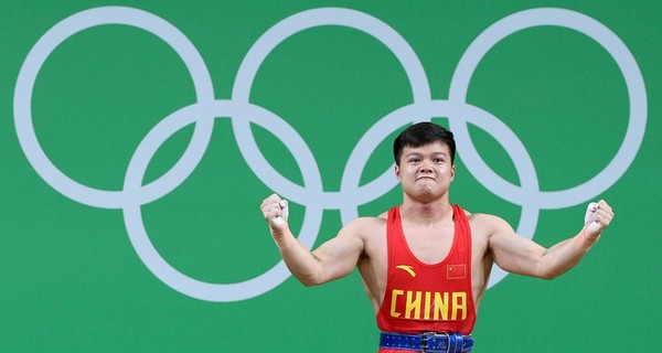 Китайский тяжелоатлет установил новый олимпийский рекорд