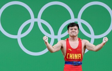 Китайский тяжелоатлет установил новый олимпийский рекорд