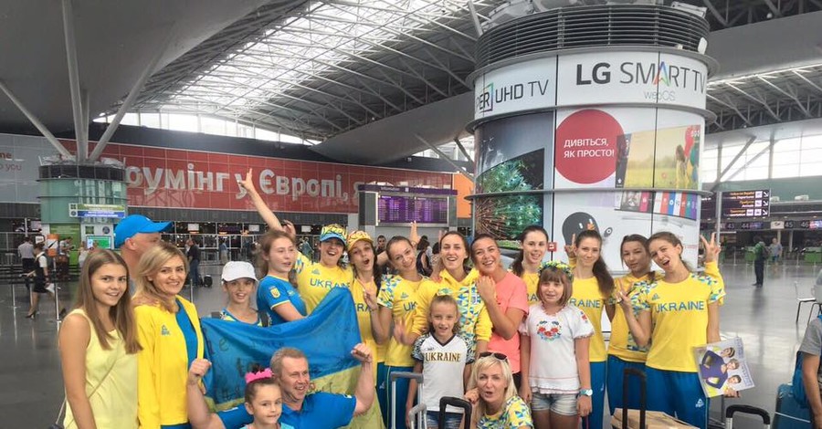 Счастливые украинские гимнастки прилетели в Рио