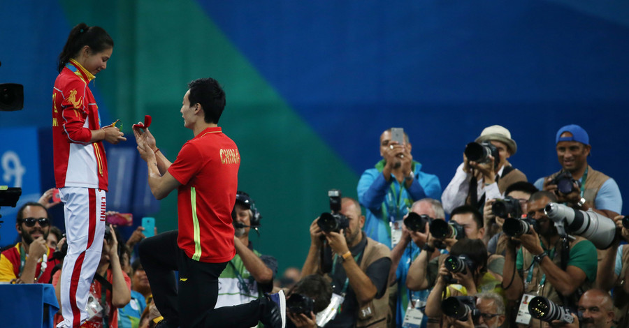 Китайской медалистке сделали предложение во время награждения