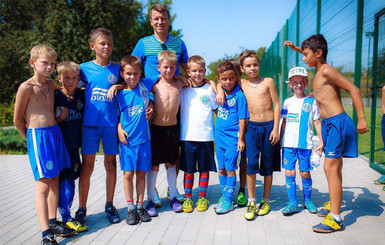 Дети провели лето в футбольном лагере Зозули и Ротаня