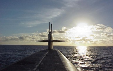 Атомная подлодка США столкнулась с небольшим судном