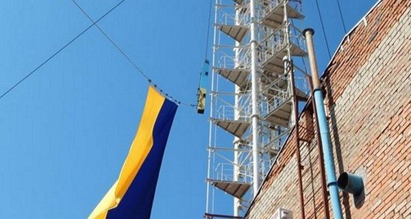 В Запорожской области флаг Украины подняли на рекордную высоту