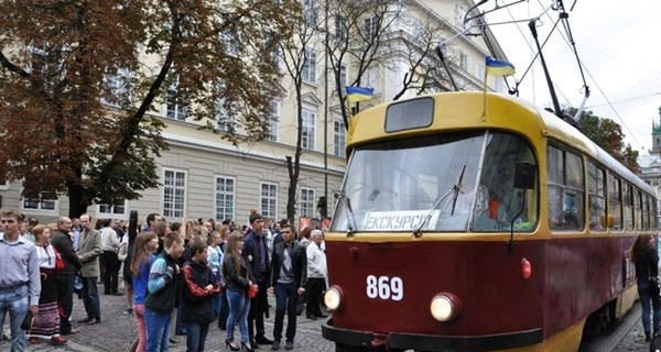 Во Львове прошел парад ретро-трамваев