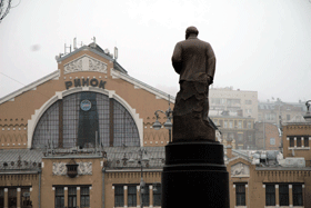 В столице снесут памятники вредителей Украины 