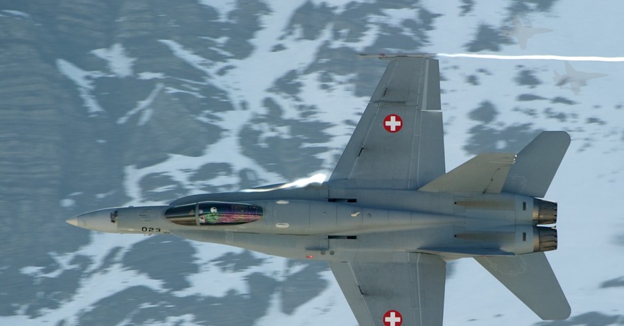 В Альпах пропал истребитель-бомбардировщик ВВС Швейцарии