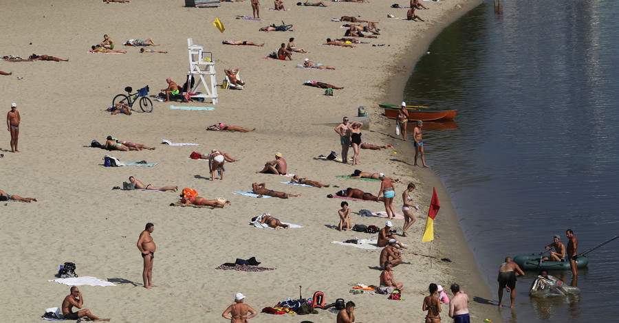 Сентябрьская жара в Киеве продлила пляжный сезон 