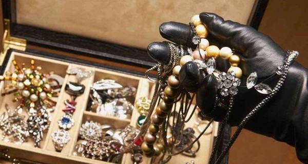 Во Львове из ювелирного магазина украли украшения на 2,7 миллиона гривен
