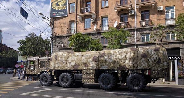 В Армении на военном параде в честь Независимости показали 