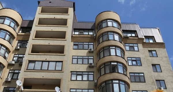 В Запорожье мужчина выпал из 7 этажа и остался в живых