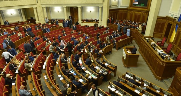 Парламентская газета опубликовала имена депутатов-прогульщиков