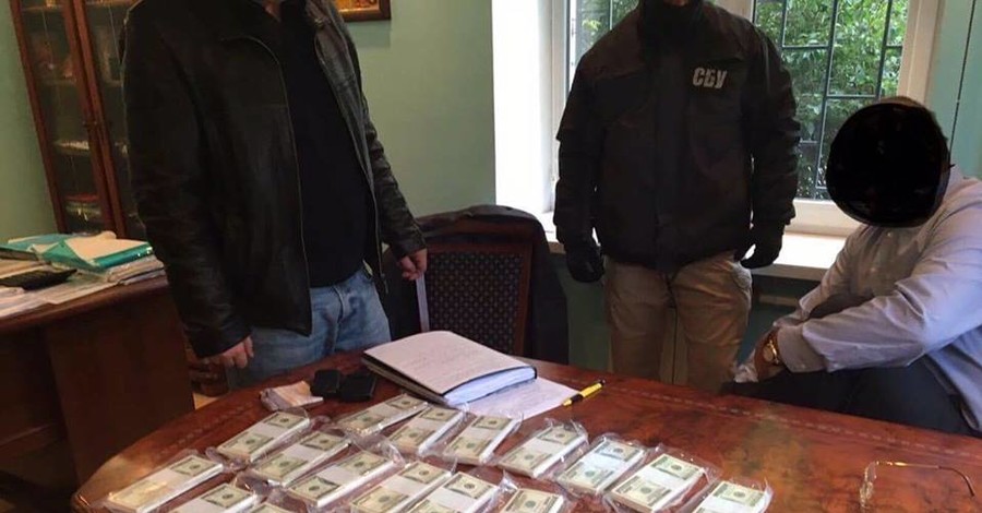 Прокурора ГПУ задержали на взятке в 200 тысяч долларов