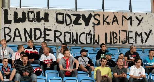 В Польше оштрафовали регбийных фанатов за плакат 