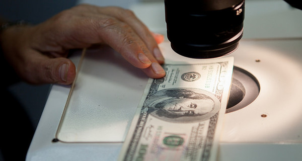 Нацбанк пугает украинцев поддельными долларами и евро
