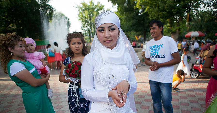 В Кыргызстане ввели уголовную ответственность за религиозный брак с несовершеннолетними 