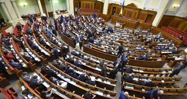 Депутатам в сентябре заплатили 2,2 миллиона гривен надбавок