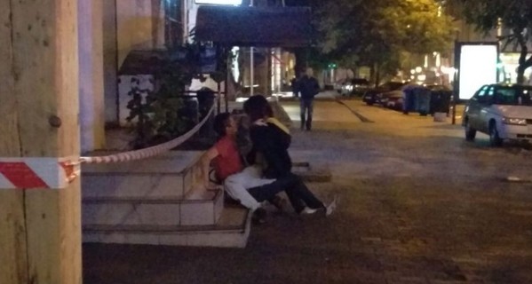В центре Одессы пара занималась интимом на тротуаре 