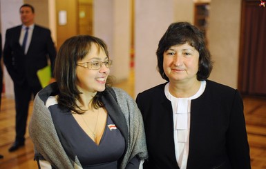 Белорусские оппозиционерки на первом заседании парламента привлекли внимание декольте